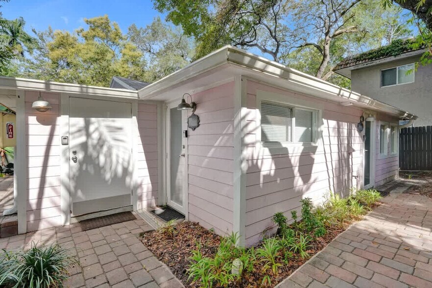 Building Photo - 1115 SW 4th St