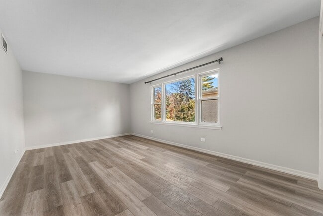 Building Photo - 740 E North Broadway St