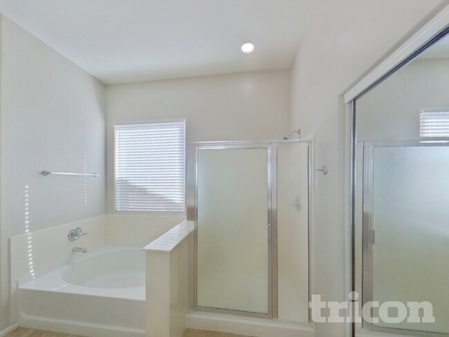 Building Photo - 17601 N Vera Cruz Ave