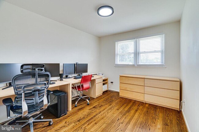 Building Photo - 7606 Jervis St