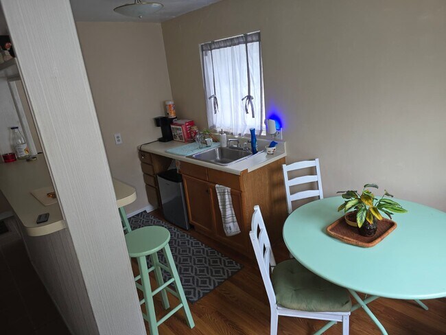 Upstairs dinette - 914 SW 8th Ln