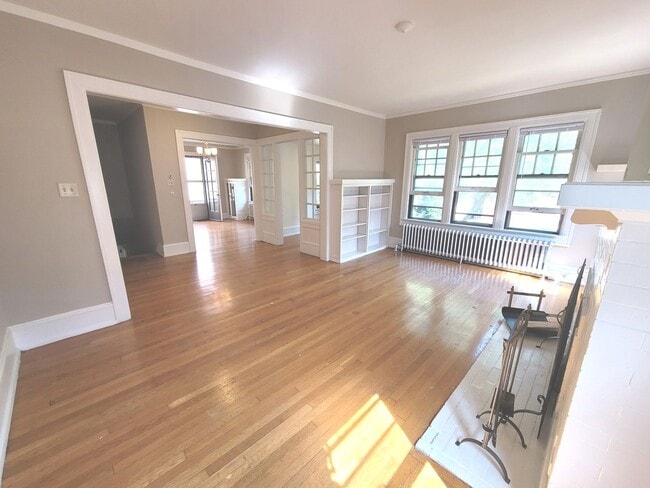 Building Photo - 2541 N Lake Dr