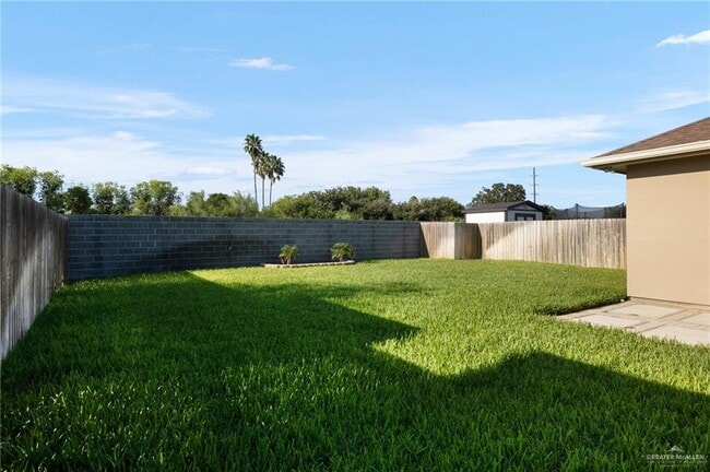 Building Photo - 16 Manchester Dr