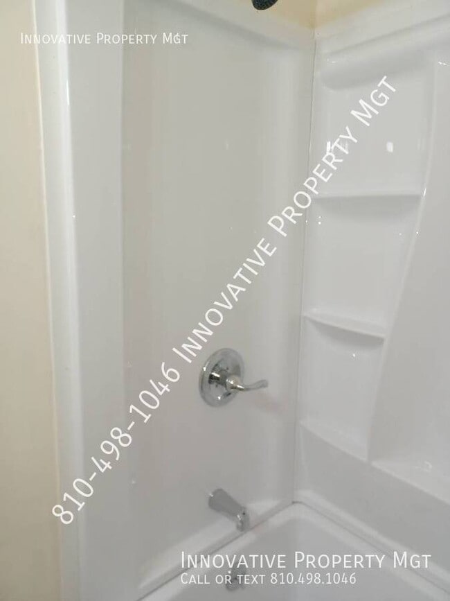 Building Photo - 3087 Hatherly Ave