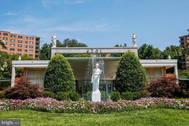 Building Photo - 4201 CATHEDRAL Ave NW