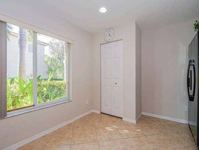 Building Photo - 5520 45th Ave