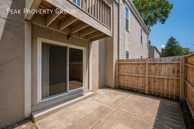 Building Photo - 985 Quay Ave