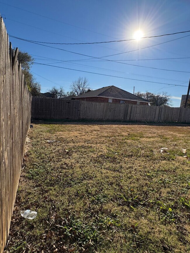 Building Photo - 2514 SW B Ave