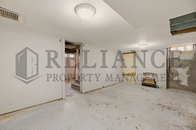 Building Photo - 571 S Roosevelt St