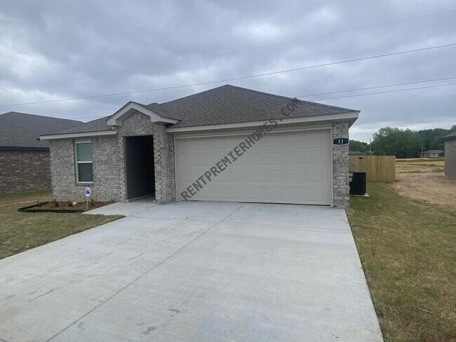 Building Photo - 11 Vineyard Dr