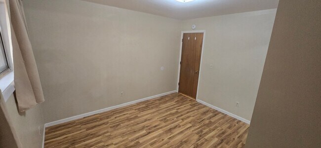 Building Photo - 6721 Alva Ave