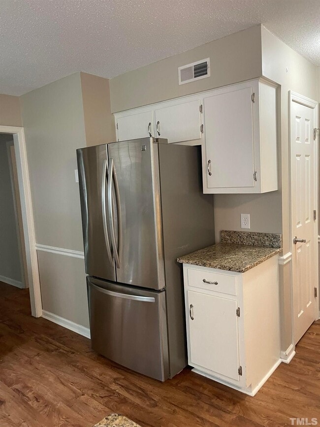 Building Photo - 407 Portsmouth Ct