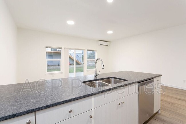 Building Photo - 2288 Brome St