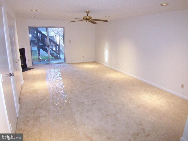 Building Photo - 1336 Foxglove Square