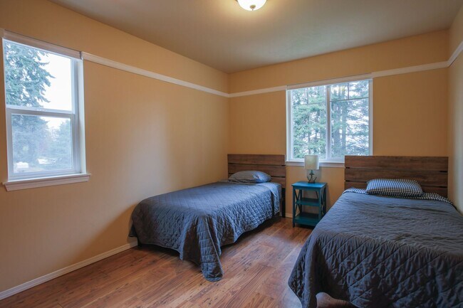 Building Photo - Beautiful Penn Cove View Home and Dog Frie...