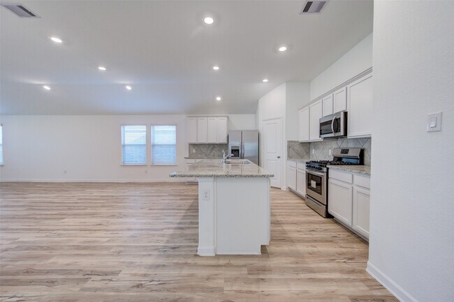 Building Photo - 3330 Meadknoll Ln