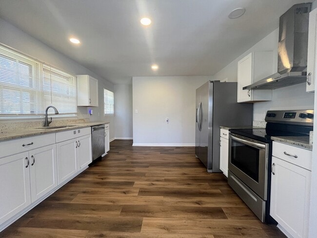 Building Photo - 2211 Linde St NW