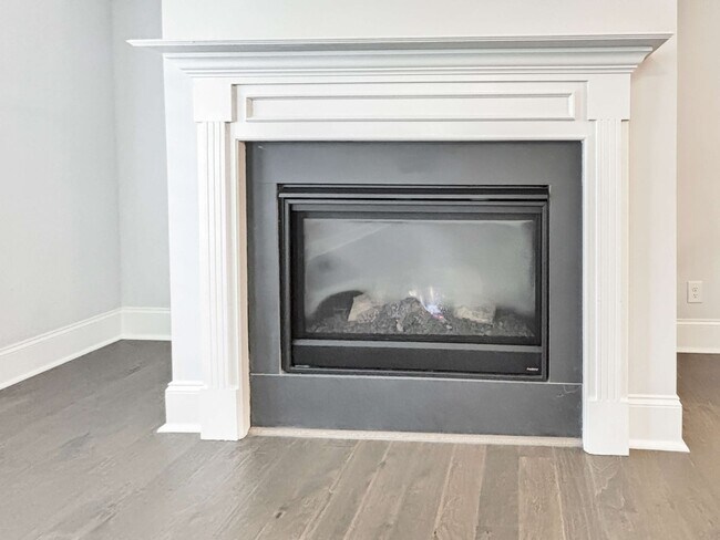 Building Photo - Beautiful 3 BR Townhome in Woodstock!