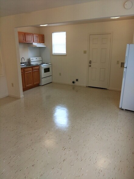 Building Photo - 2312 Rose Dr