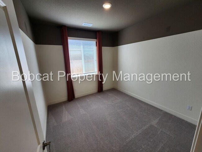 Building Photo - 1419 Pickaxe St