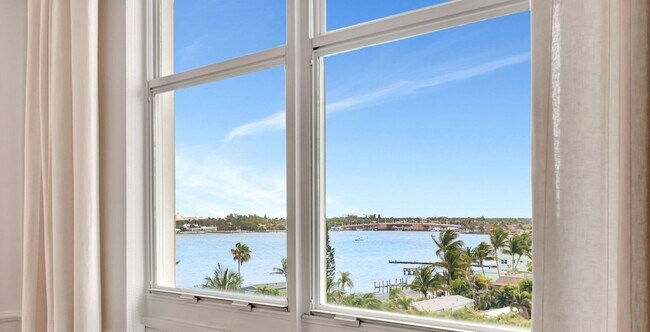 Building Photo - 804 E Windward Way