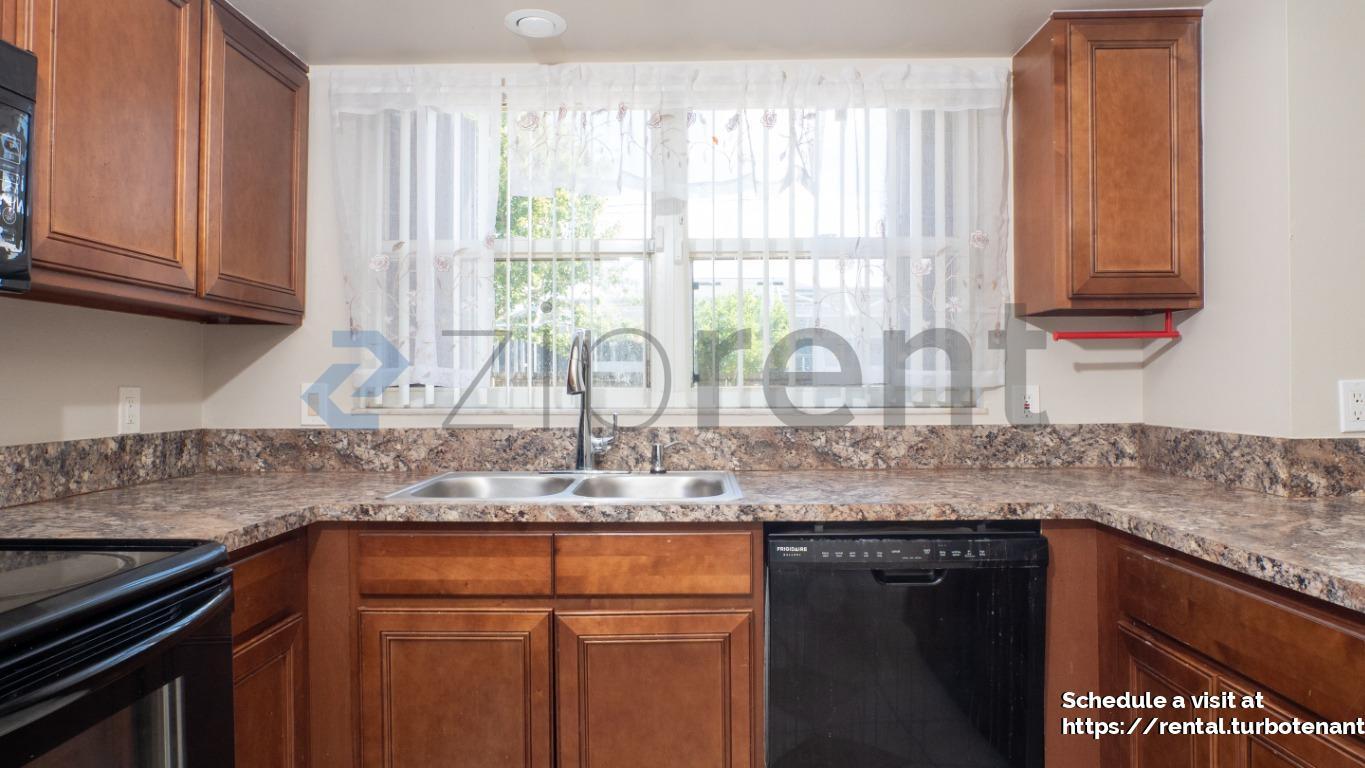 Building Photo - 3309 SW Frankford St