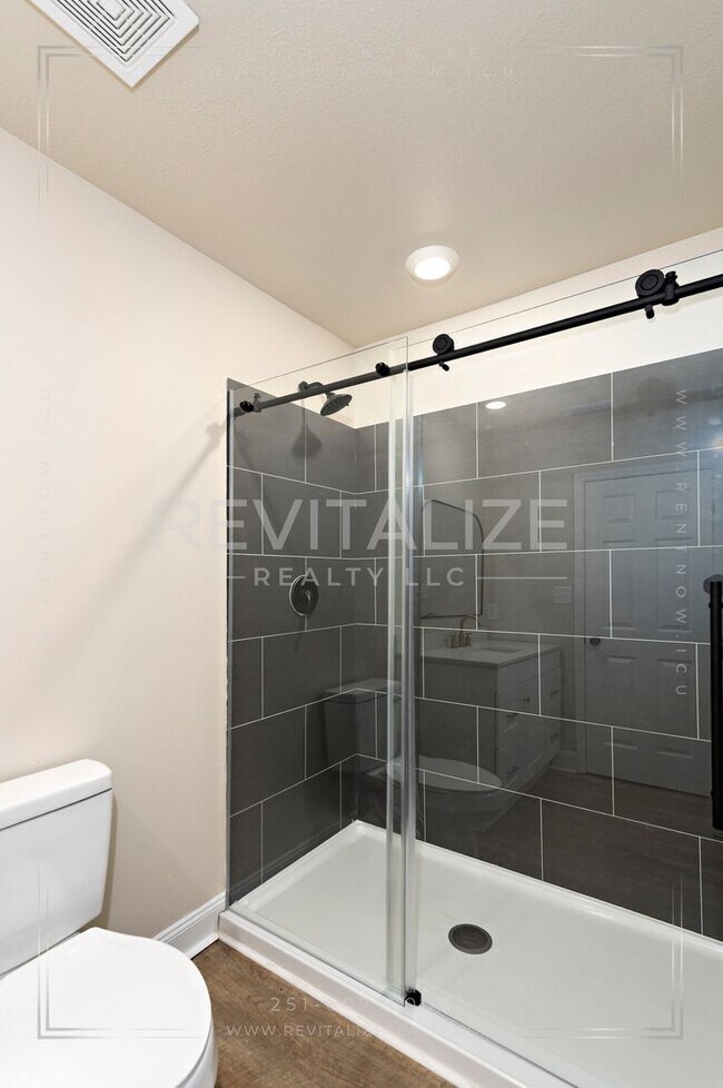 Building Photo - 1704 McGill Ave