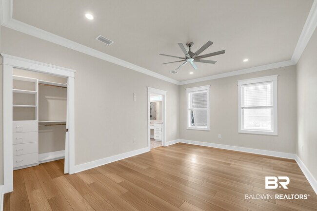 Building Photo - 27085 Park Dr