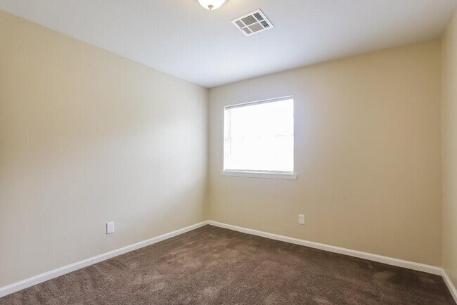 Building Photo - 5751 Oakham St