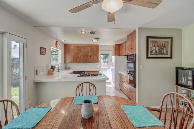 Building Photo - House for Rent- 4 bedrooms 2 baths, within...