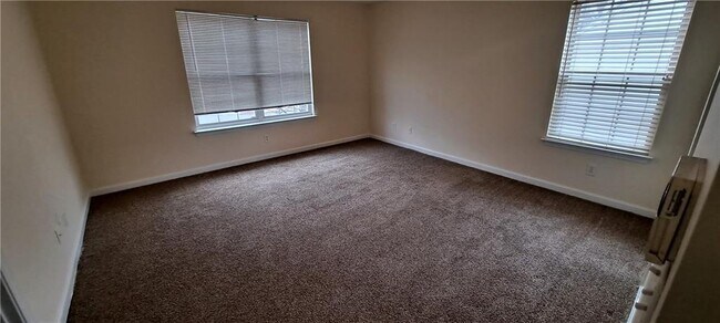 Building Photo - 2395 Lexington Ln