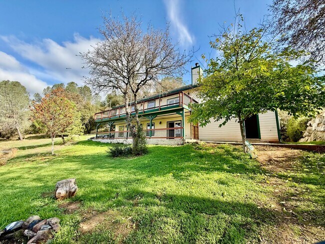 Building Photo - Unique Horse property with 2 units