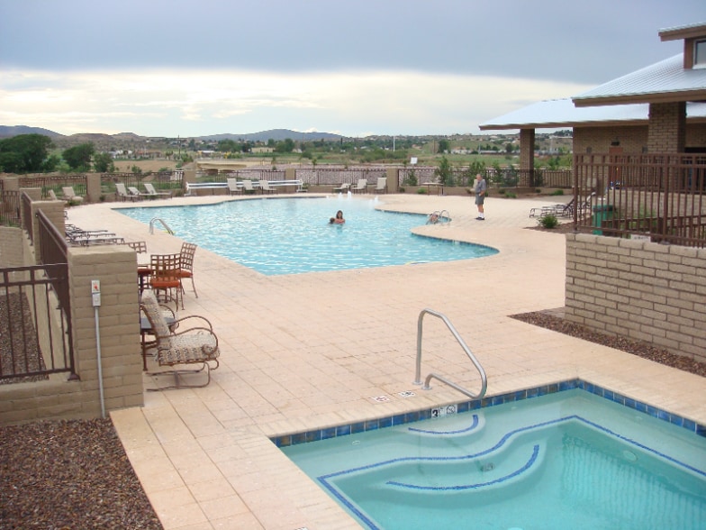 Building Photo - 608 N Robles St