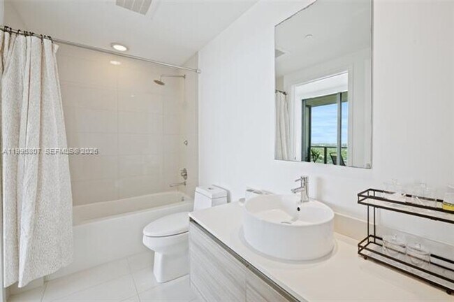 Building Photo - 121 NE 34th St