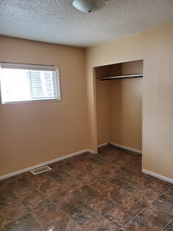 Building Photo - 202 11th St