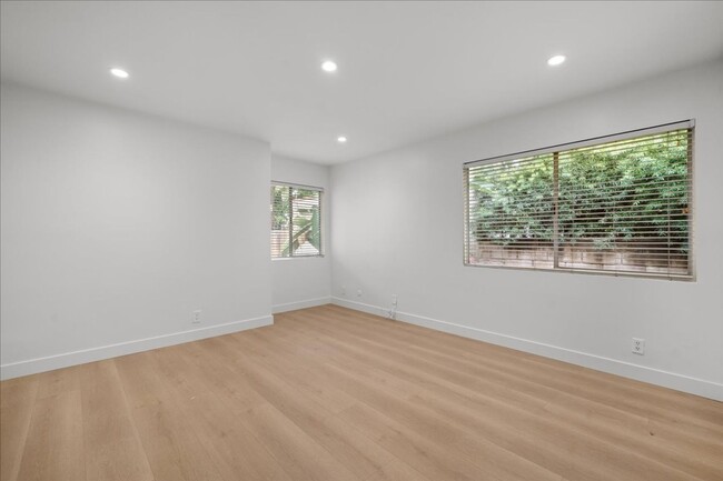 Building Photo - Stunning Remodeled 3-Bedroom Home in Prime...