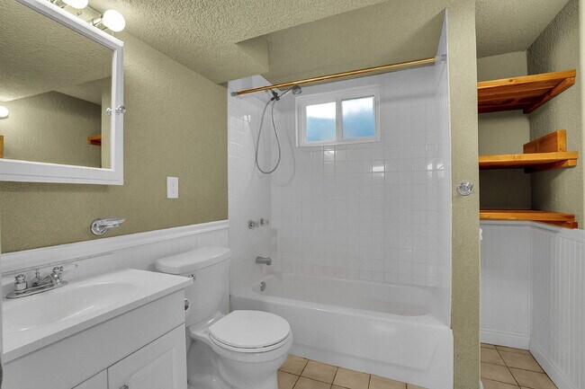 Building Photo - $2,795.00 - $300 OFF First Months' Rent - 5 Bedrooms, 2 Bathrooms, Single Family Home in Broomfie...