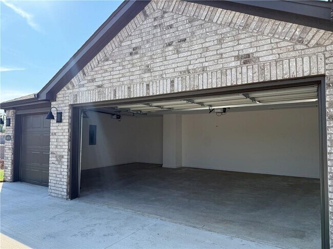 Building Photo - 1031 Vista Dr
