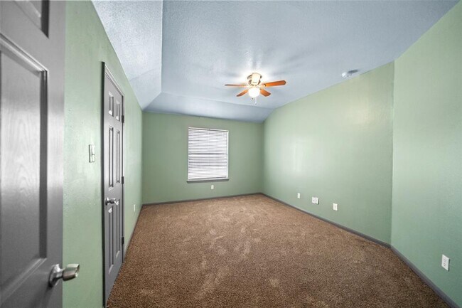 Building Photo - 13909 Stonewood Ct