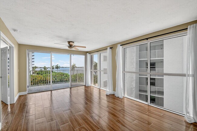 Building Photo - 3901 S Flagler Dr