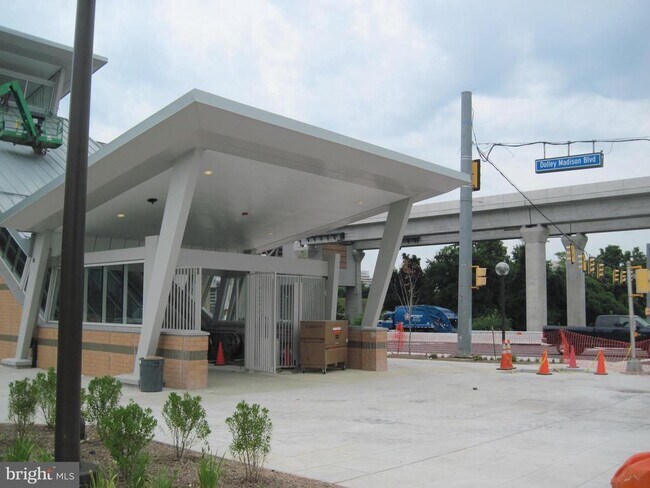 Building Photo - 1570 Spring Gate Dr.