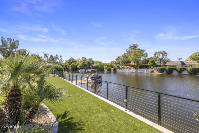 Building Photo - 7620 E Vía Del Placito