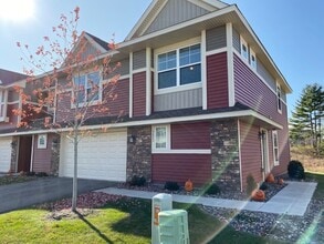 Building Photo - Available Oct 9 - Spacious End Unit 3 Bedr...