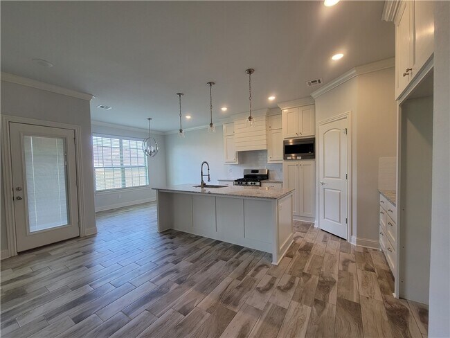 Building Photo - 1041 E Skyline Lp