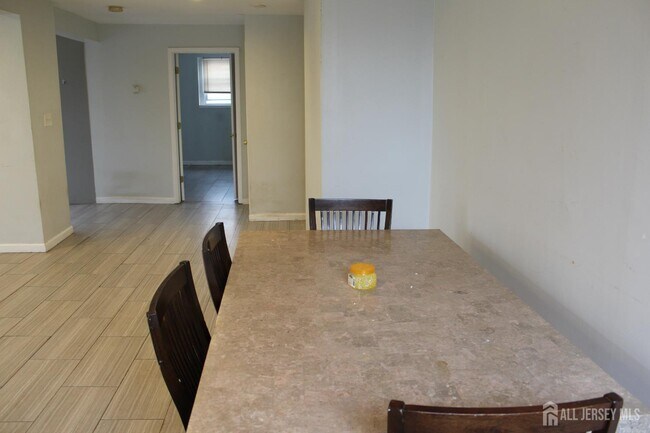 Building Photo - 899 Green St