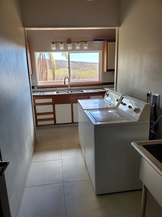 Building Photo - 534 Hoala Dr