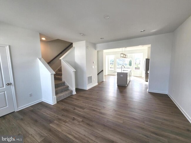 Building Photo - 229 Hillsdale Pl