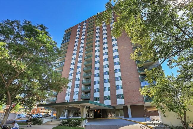 Building Photo - Remodeled 2BD, 2BA Cap Hill Condo with Bal...