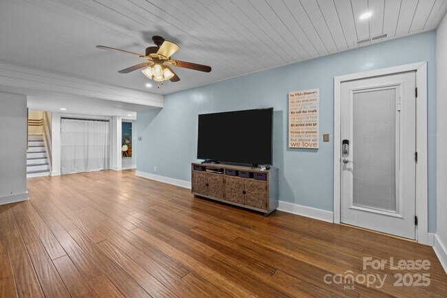 Building Photo - 222 Riverview Terrace