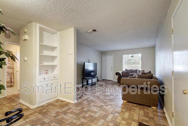 Building Photo - 1740 Rutland Dr